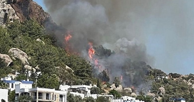 Bodrum’da çıkan yangına müdahale ediliyor