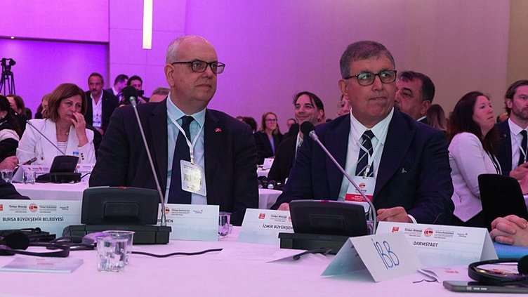 AK Parti İzmir milletvekili Şebnem Bursalı’dan Cemil Tugay’a sert tepki! Türkiye’yi yabancılara şikayet etti