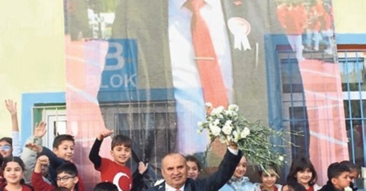 Öğretmene afişli veda