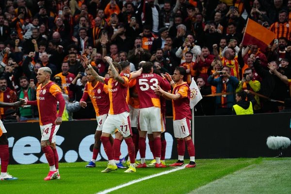 galatasaray-juventus-karsisinda-tarih-yazdi-5-2-1771357589598.jpg