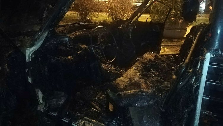 İzmir’de alevli gece! Otomobil küle döndü