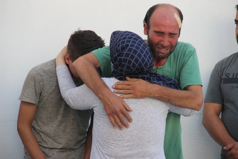 İzmir’de tekne faciasında ölen kadına gözü yaşlı veda