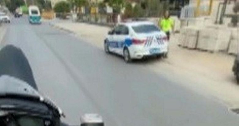 Polisin önünde motoruyla şov yapmaya kalktı! Ekipler anında paketledi
