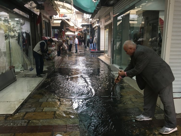 İzmir’de bugün hava nasıl? Meteoroloji’den sağanak uyarısı! 6 Eylül Cuma hava durumu