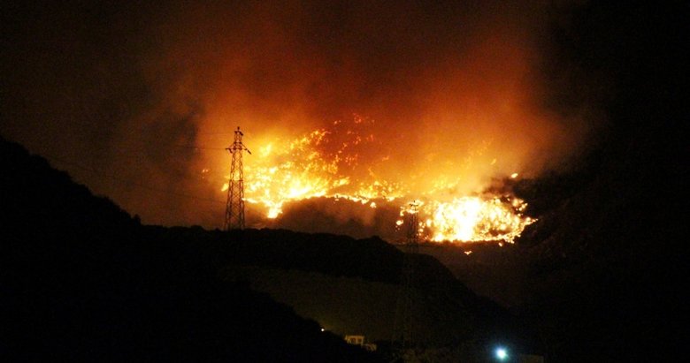 Bodrum çöplüğünde yangın