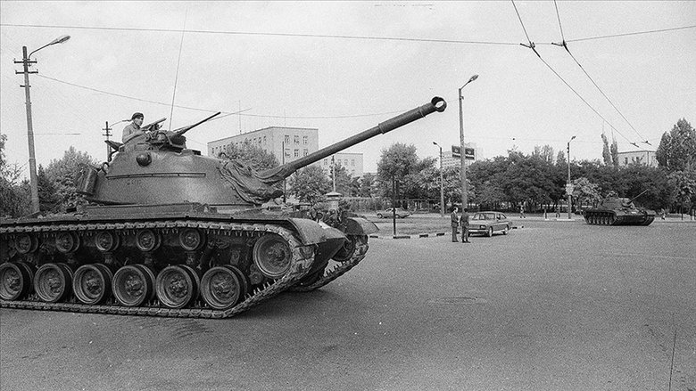 tarihin-kara-lekesi-12-eylul-1980-darbesinin-uzerinden-45-yil-gecti-1757658156420.jpg