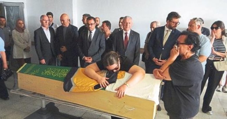 Düğününe 3 ay kala ölen sağlıkçı gözyaşlarıyla uğurlandı