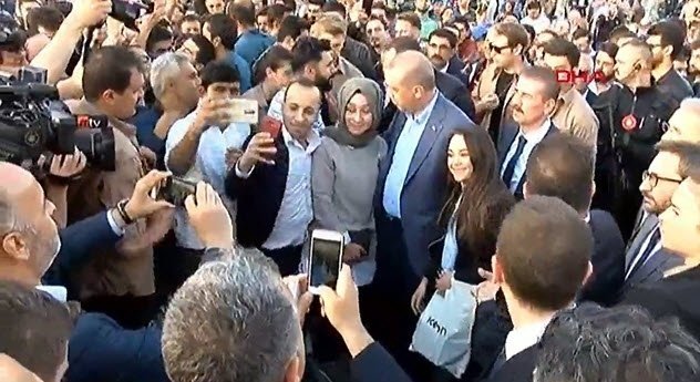 Başkan Erdoğan İstiklal Caddesi’nde yürüdü .