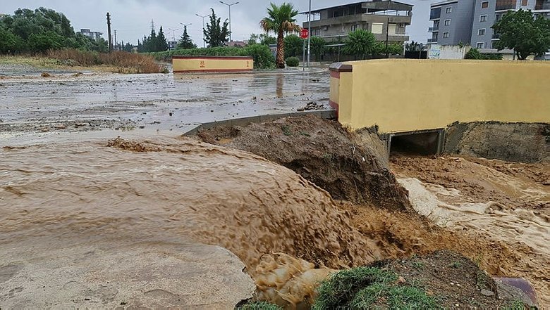 Aydın’da mahsur kalanlar helikopterle kurtarıldı