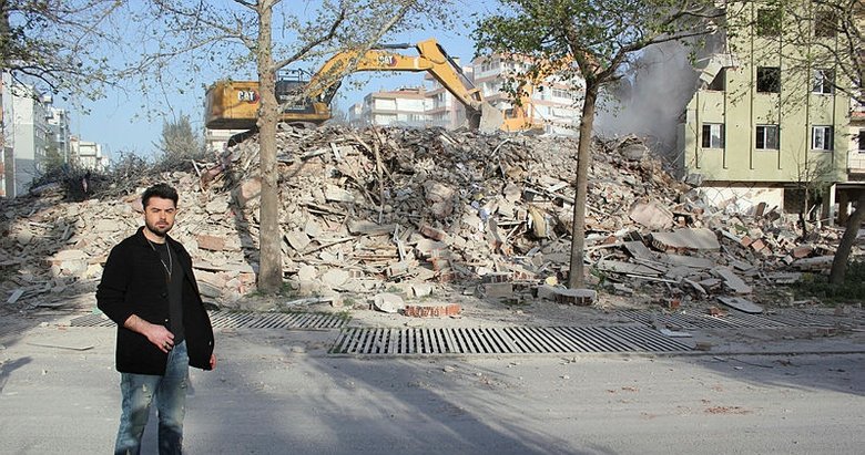 İzmir şarkısında Ayda ve Elif’i anlattı