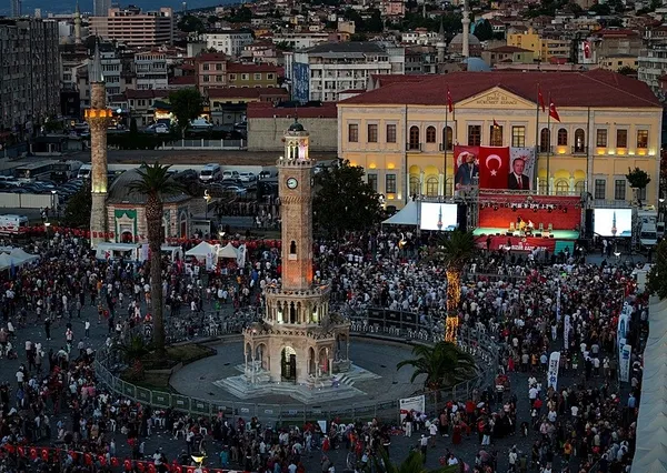 binlerce-izmirli-tek-yurek-oldu-1784144919050.jpeg