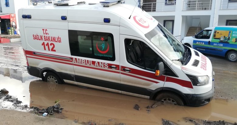 Bodrum’da skandal olay! Vakaya giden ambulans çamura saplandı