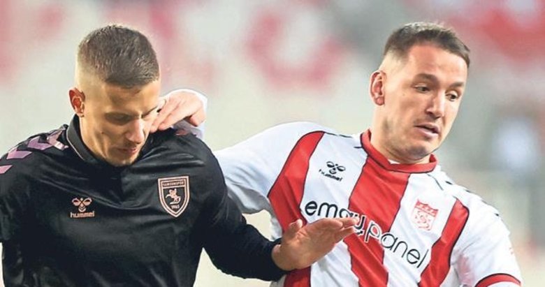 Trabzonspor’dan Rey Manaj takibi