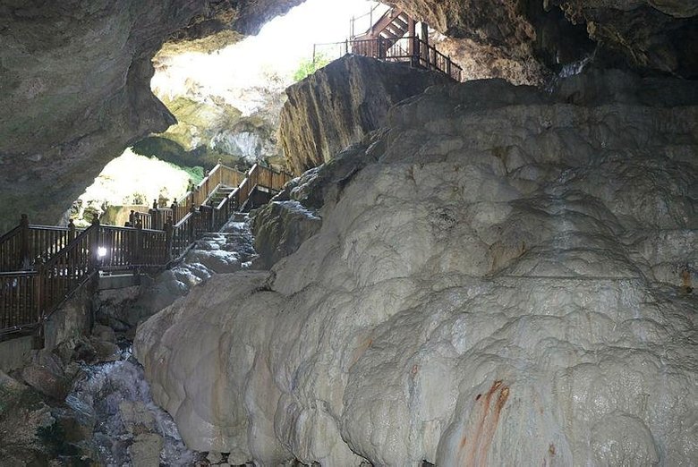 ’Gizli Pamukkale’ Kaklık Mağarası’nda çökme tehlikesi