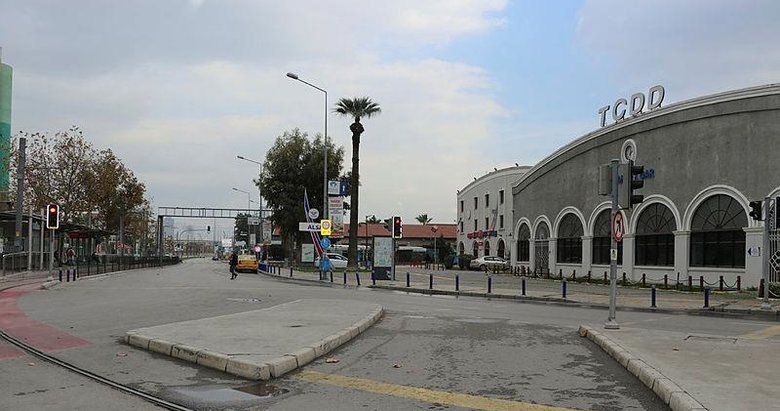 İzmir ve çevre iller sokağa çıkma kısıtlamasıyla sessizliğe büründü