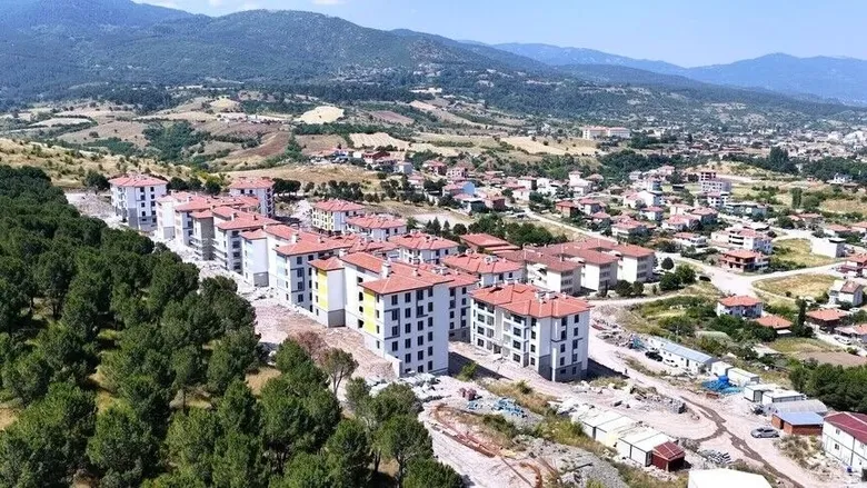 balikesirde-deprem-yaralari-sariliyor-305-konut-hak-sahiplerine-teslim-ediliyor-1786341330946.jpeg