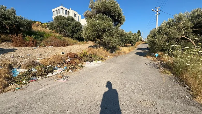 izmir-karaburunda-cop-isyani-sokaklar-copluge-dondu-mahalleli-domuz-tehlikesinden-endiseli-1782743621522.png