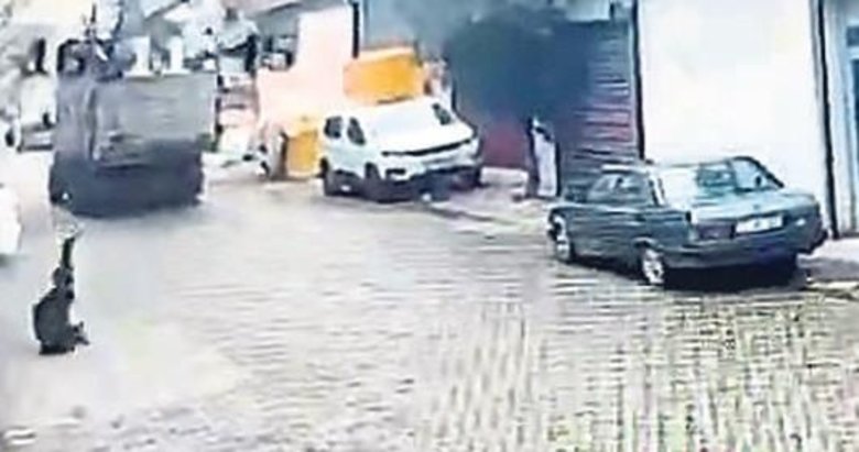 Kamyonun kopardığı kablo vatandaşı çarptı