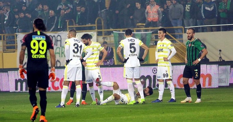 Fenerbahçe, Akhisar’da hezimete uğradı
