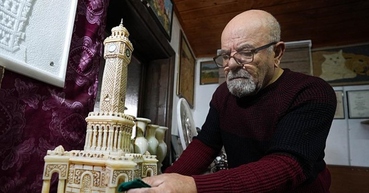 Dünya harikalarını mermere işliyor