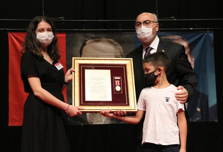 İzmir’de Devlet Övünç Madalyası ve Beratı Tevcih Töreni yapıldı