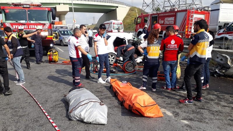 Arnavutköy Habibler yolunda feci kaza: 3 ölü