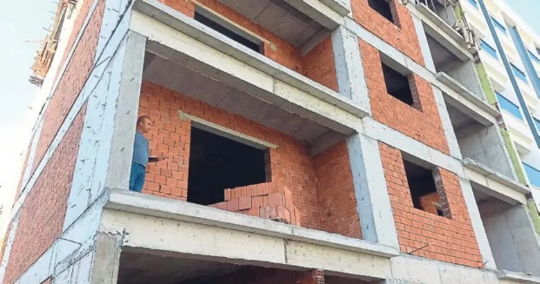 Çalıştığı inşaattan düşen işçi öldü