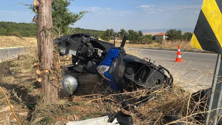 Uşak’ta motosiklet ile otomobil çarpıştı: 2 ağır yaralı