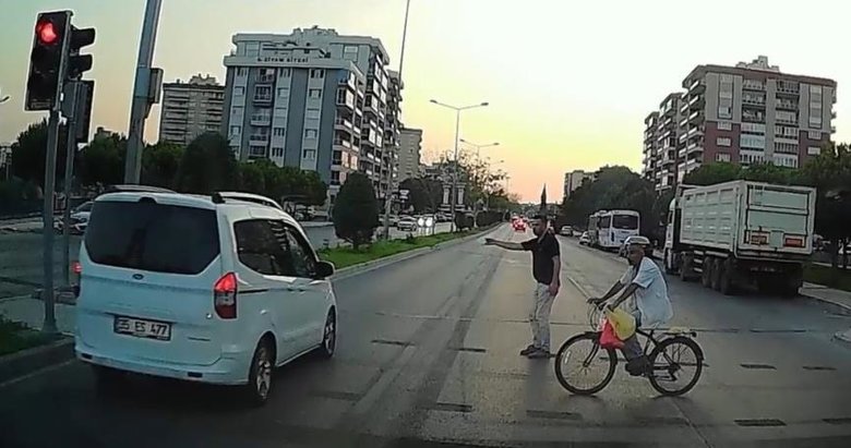 İzmir’de ölümden saniyelerle kurtuluş! Trafik magandası kırmızı ışıkta çarpıyordu