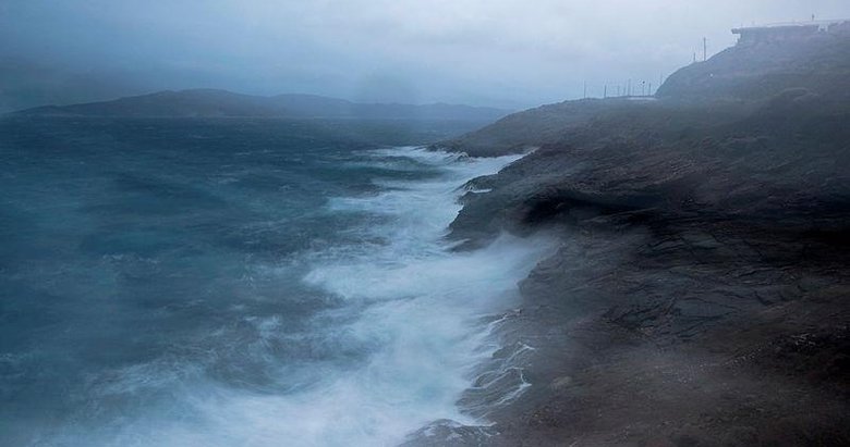 Kasırga Yunanistan’ı vurmaya başladı
