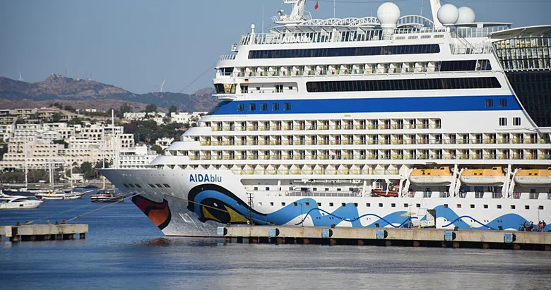 Bodrum’a AIDAblu kruvaziyeriyle 2 bin 243 turist geldi!