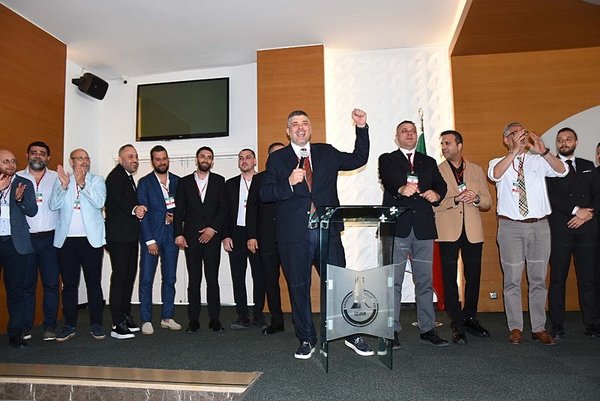 karsiyakanin-yeni-baskani-tusderden-anlamli-mesaj-birlesirsek-kazaniriz-1781265091257.jpeg