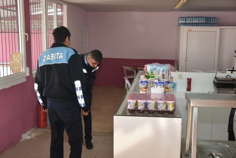 İzmir’de iki okul kantininde şırıngalı çikolata tespit edildi