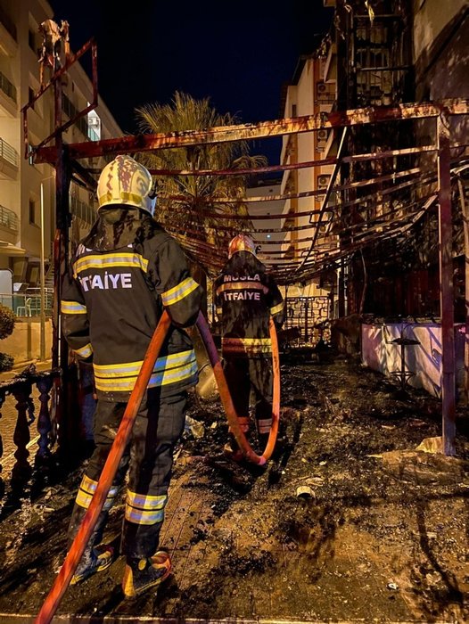 Marmaris’te akılalmaz olay! Otel sahibine kızdı binayı ateşe verdi