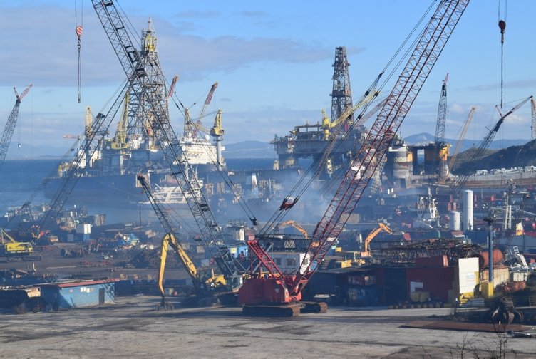 İzmir’in ’hayalet gemileri’ ekonomiye katkı sağlıyor