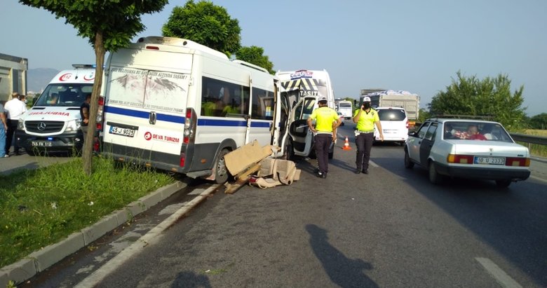 Manisa’da zincirleme trafik kazası! 17 kişi yaralandı