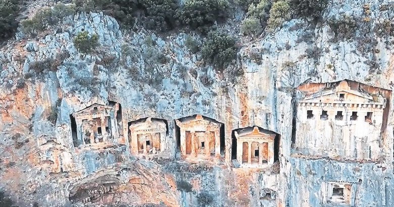 Dalyan’daki antik kaya mezarları eriyor