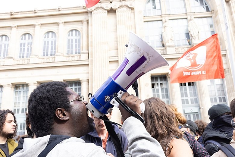 Fransa isyanda: Halk Macron’a karşı sokaklara döküldü