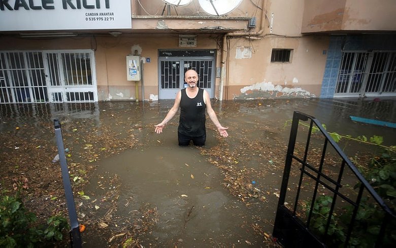 Aydın’da mahsur kalanlar helikopterle kurtarıldı