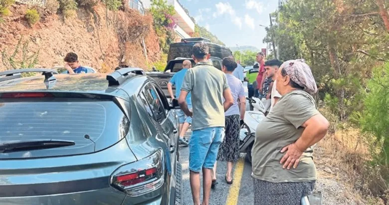 Zincirleme kazada araçtan yola fırlayıp yaşamını yitirdi