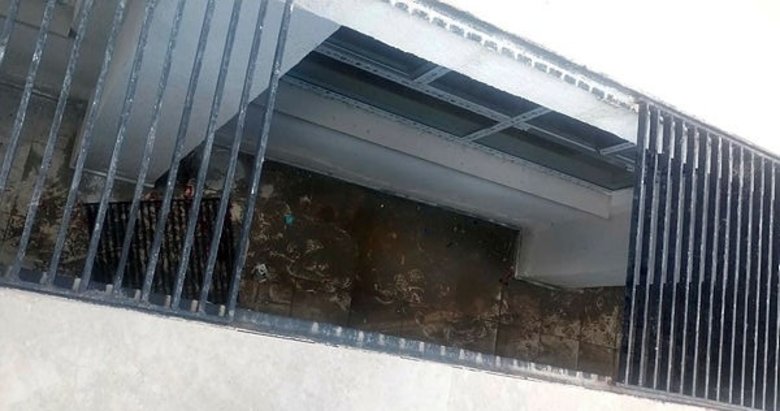 Aydın’da bir çocuk okulda mazgalla birlikte boşluğa düştü