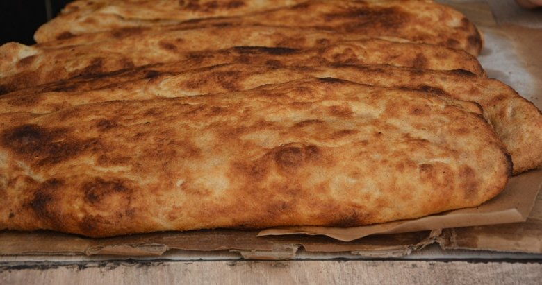 Sandıklı’nın damak çatlatan lezzeti: Haşhaşlı tahinli pide