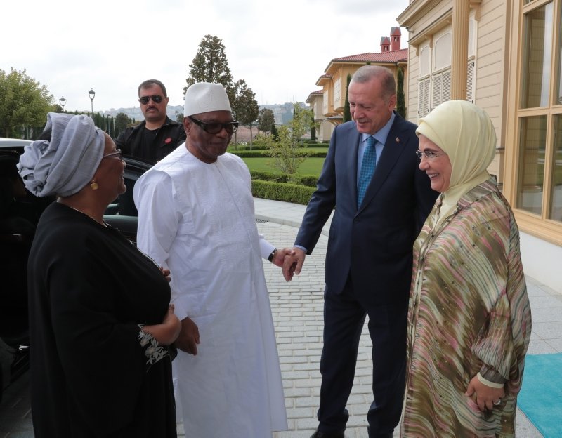 Vahdettin Köşkü’nde dikkat çeken kare! Başkan Erdoğan ve Mali Cumhurbaşkanı Keita Boğaz’ı birlikte seyretti