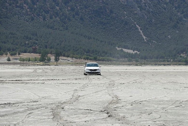 Endişelendiren görüntüler! Acıgöl’ü kaybediyoruz
