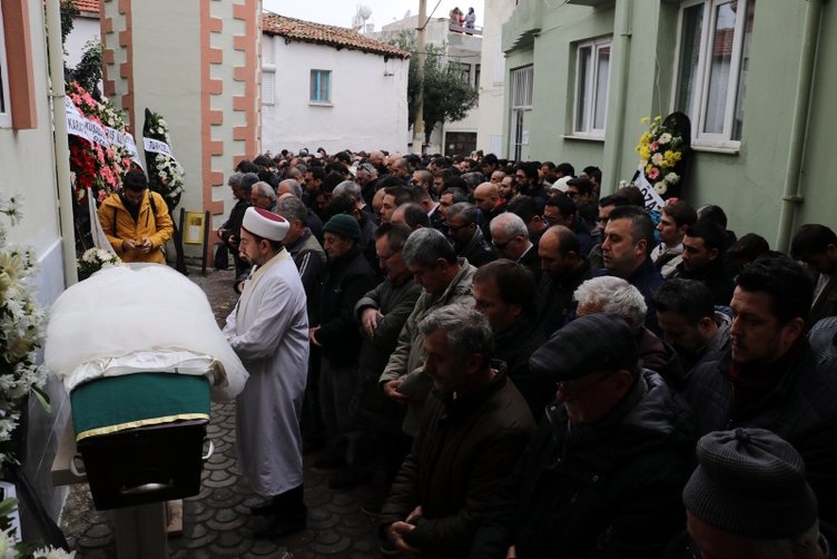 İzmir’de gelinlikle son yolculuğuna uğurlandı