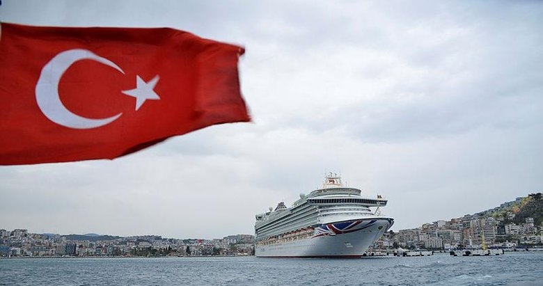 Dev kruvaziyer Kuşadası’na demirledi! Binlerce ABD’li turisti getirdi