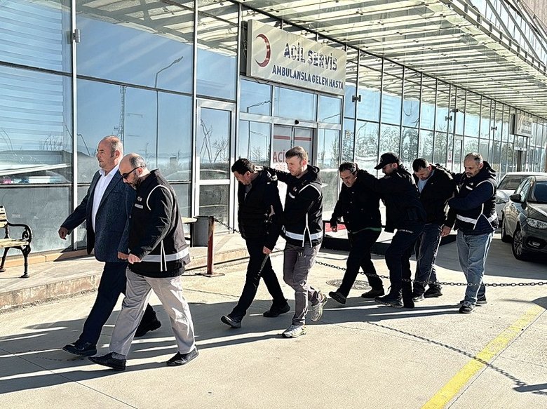 son-dakika-usak-belediyesine-2-dalga-operasyon-1776674553390.jpeg