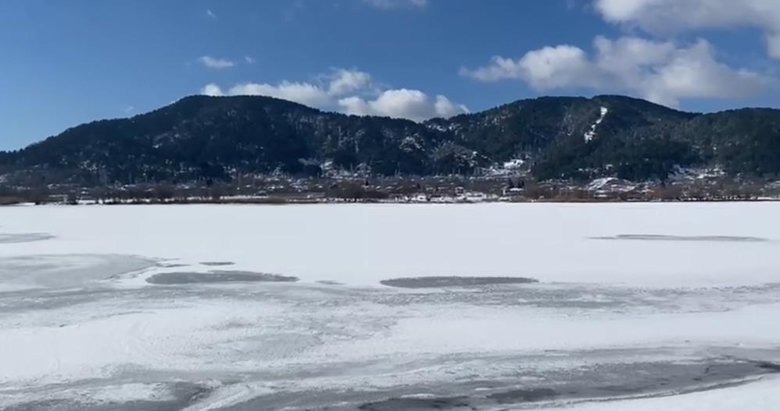 İzmir’in yüksekleri donuyor! Gölcük Gölü tamamen buz tuttu
