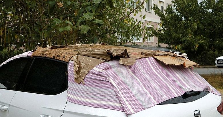 Çanakkale’de doluya karşı battaniye, kilim ve karton önlemi