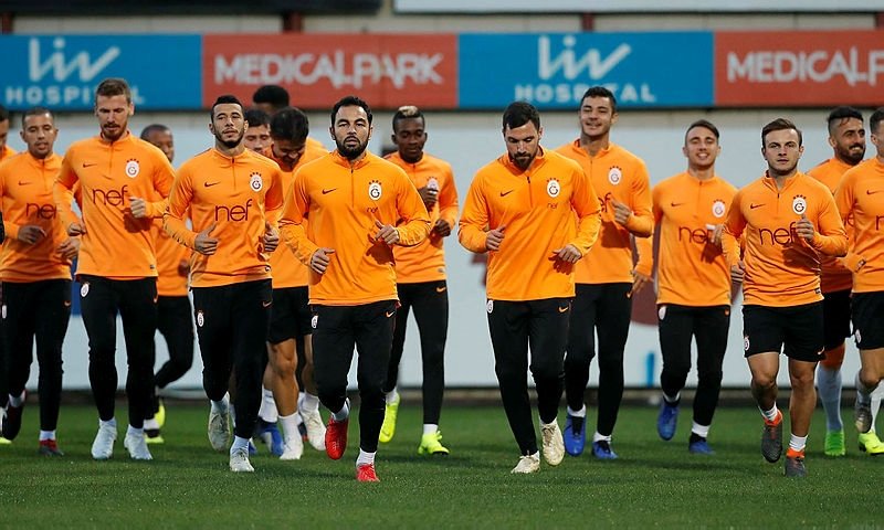 Galatasaray ile Fenerbahçe kozlarını paylaşıyor! Galatasaray Fenerbahçe maçı ne zaman saat kaçta hangi kanalda?